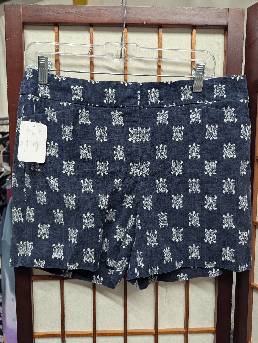 LOFT Size 6 Navy Turtle Print Shorts Pull On Flat Front Casual Summer Vintage